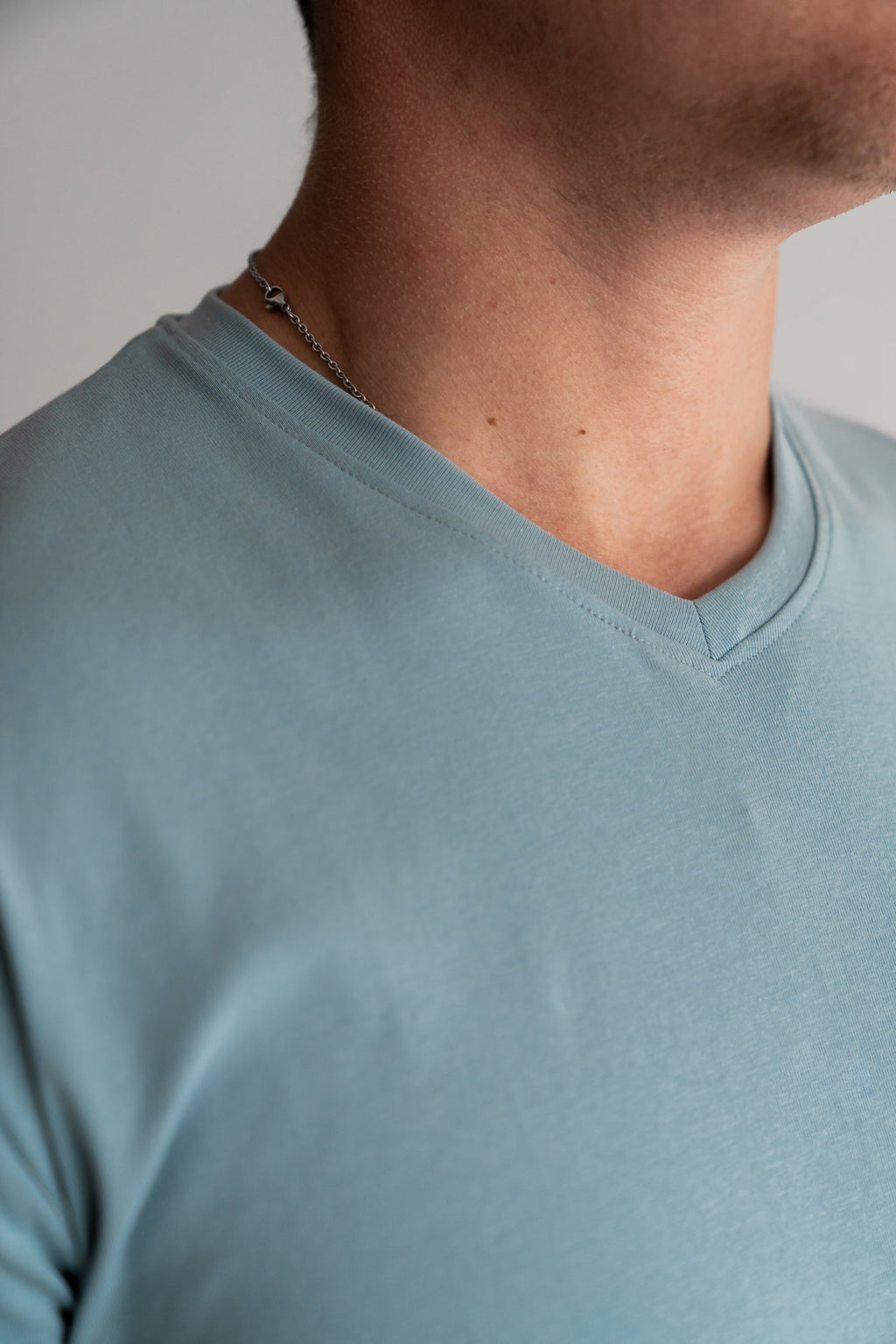 Curve V-Neck T-Shirt: Stone