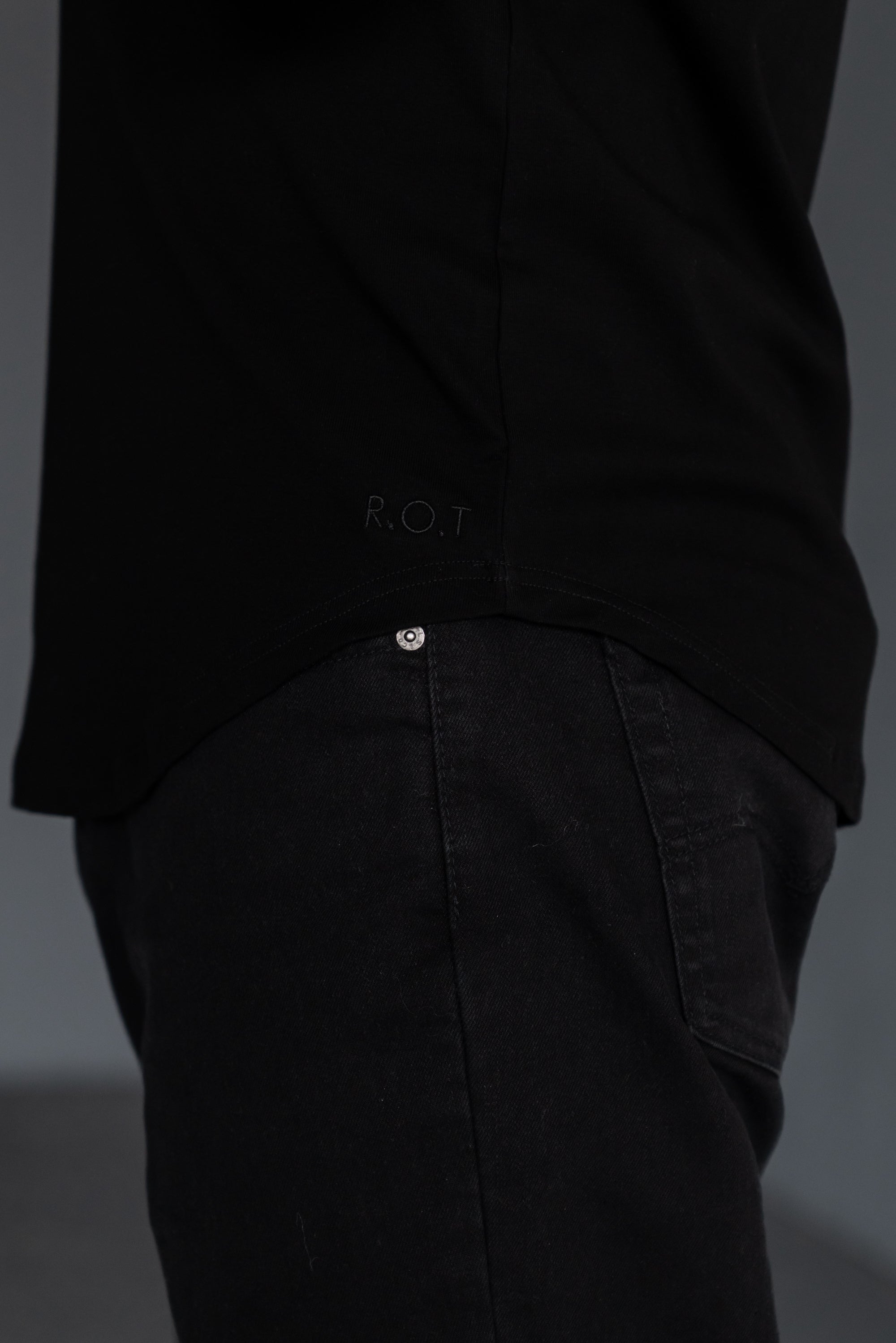 Curve Crew T-Shirt: Black - Rule Of Threads