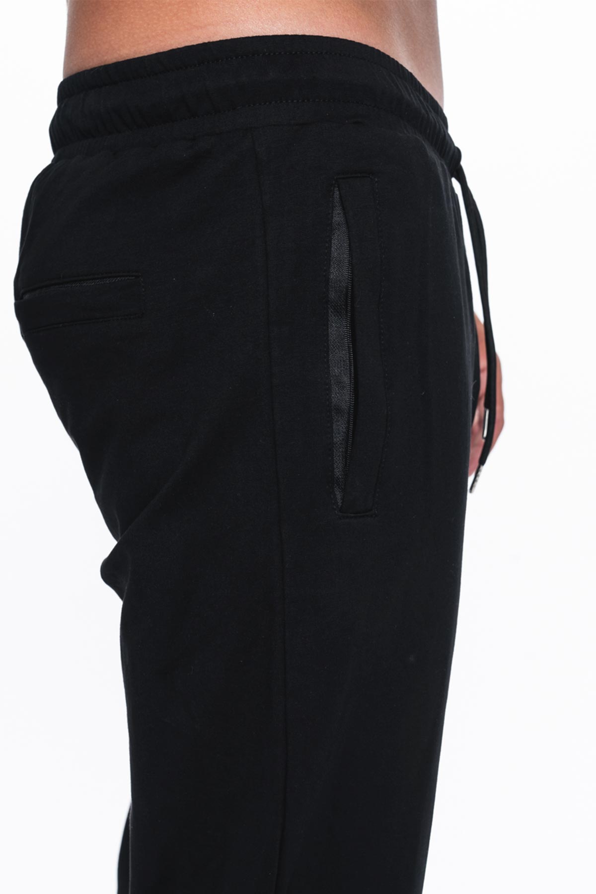 The Jogger: Black - Rule Of Threads